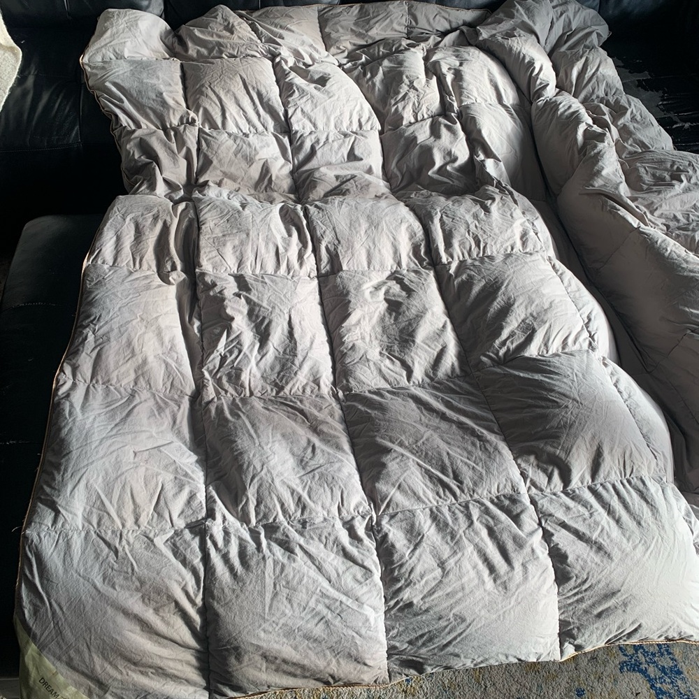 Light Gray Jysk Queen Size Duck Down Dreamzone Comforter